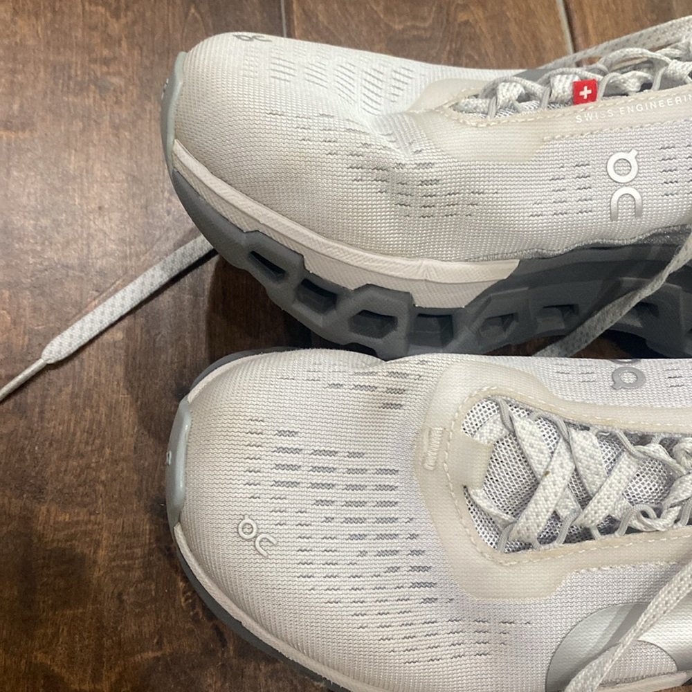 Oncloud running shoe size 7 - Picture 4 of 6